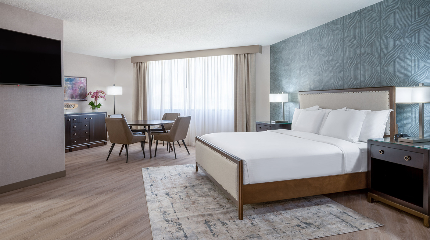 Wyndham Indianapolis Airport room.