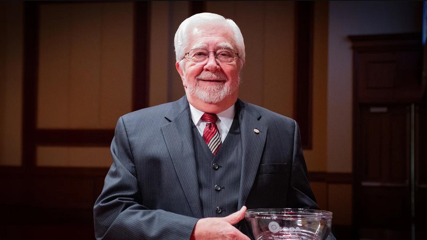 An image of Jerry Wannarka holding a trophy.
