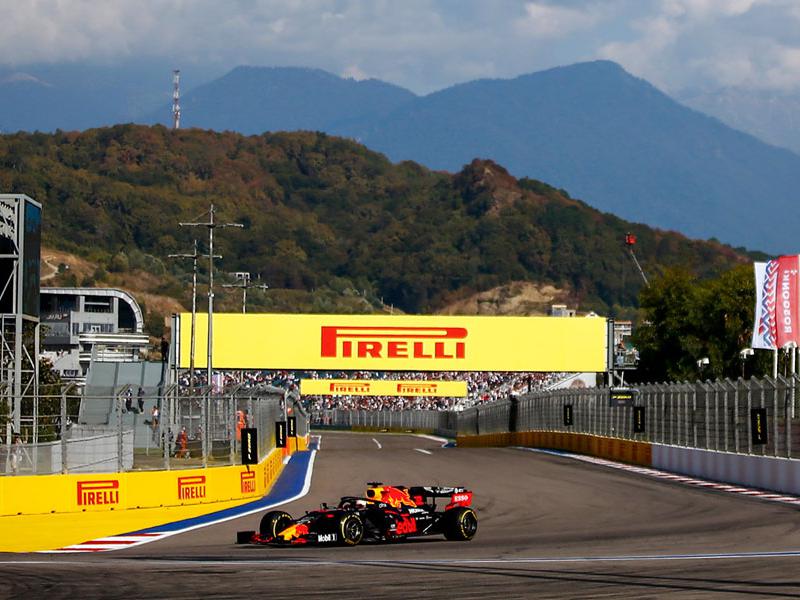 2020 F1 Russian Grand Prix, Red Bull Racing vehicle on track