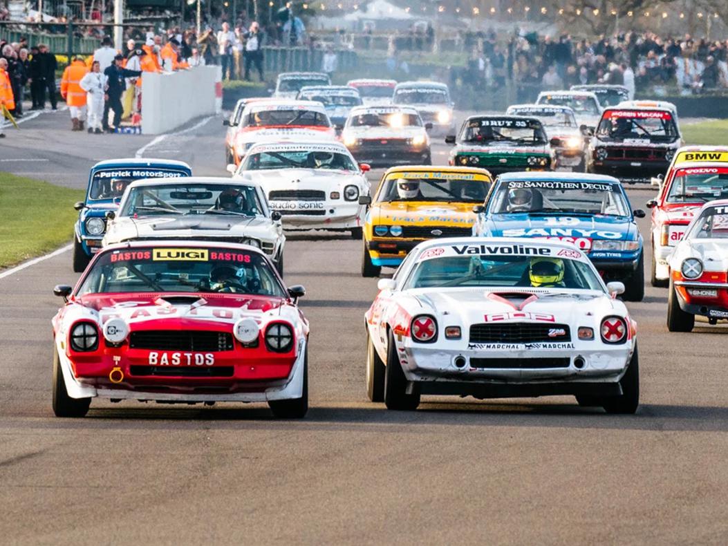 Vintage racecars racing at Goodwood.